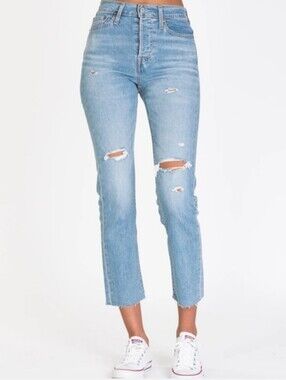 Levi's Wedgie Straight Cropped Distressed Jeans Size 32